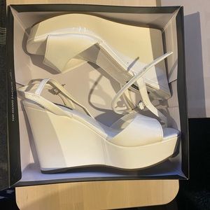 New in box Nine West white wedges